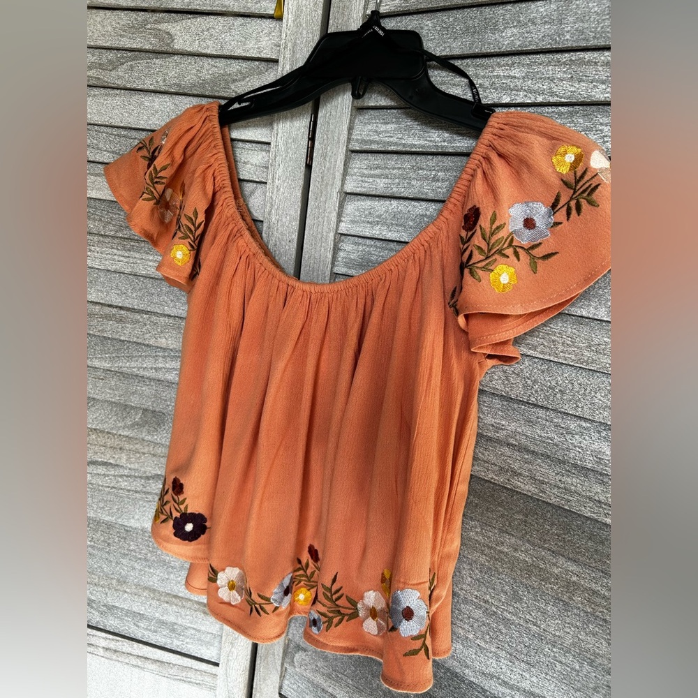 FOREVER 21 Burnt Orange Off the Shoulder Floral Design Crop Top Blouse Medium